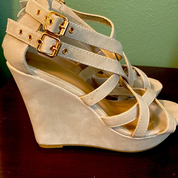 New in Box Size 8 Strappy Wedge Heels by Top Moda - Picture 4 of 8